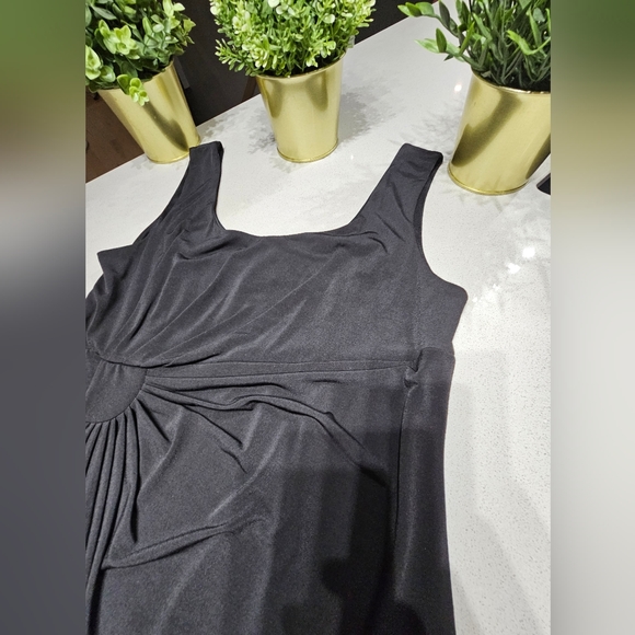 NWT CONNECTED Jolie petite robe noire neuve, bien doublée, avec drapage - Picture 3 of 6